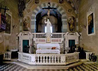 L'altare maggiore di marmo